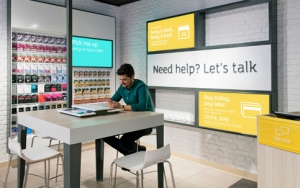 embed signage cloud based digital signage software - How Digital Signage Transforms the In-Store Experience - Customer Service