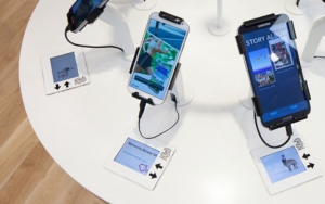 embed signage cloud based digital signage software - How Digital Signage Transforms the In-Store Experience - Digital Ticketing at Three Mobile