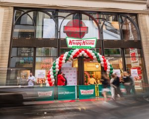 embed signage - digital signage software - krispy kreme oxford street