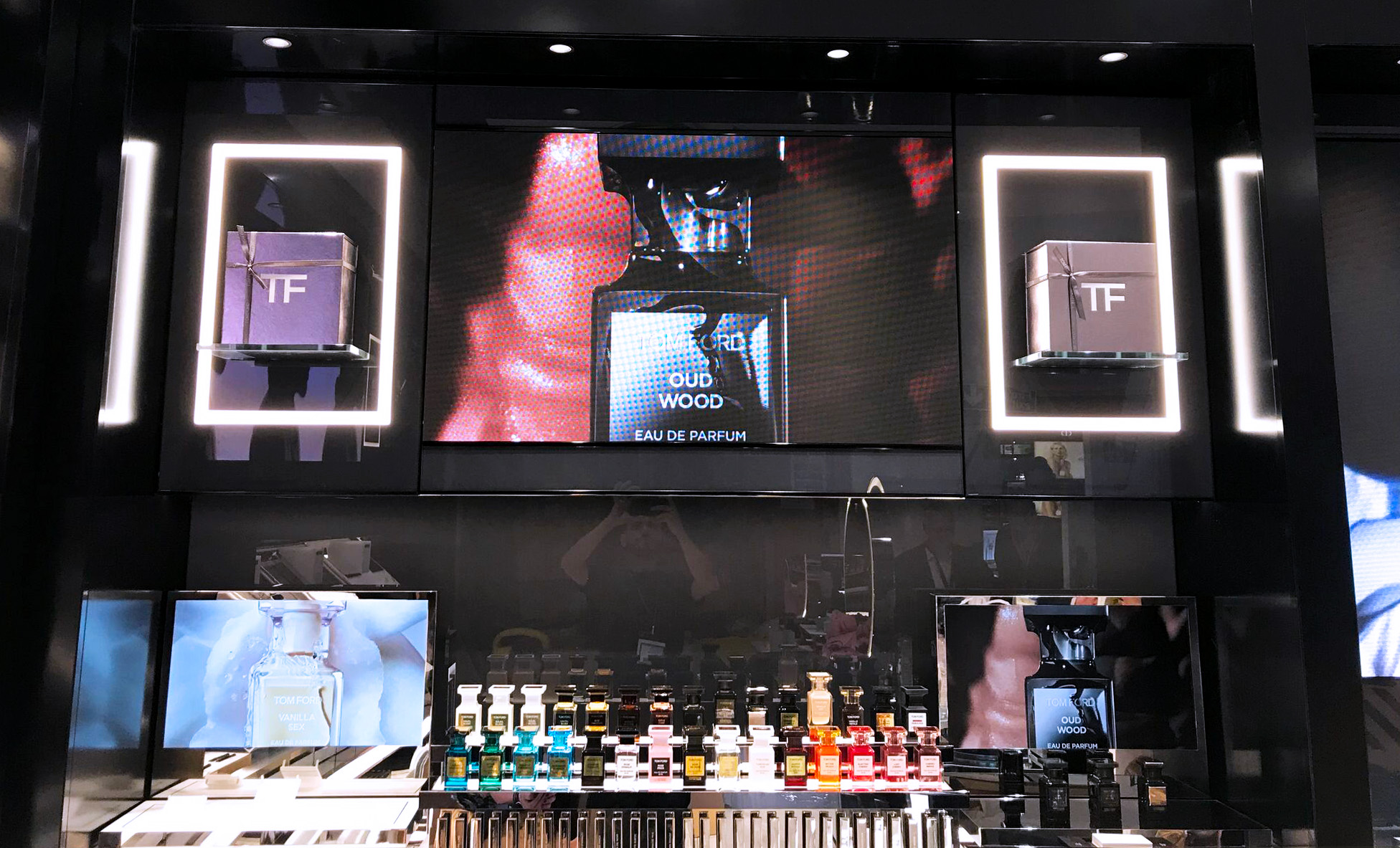 embed signage - digital signage software - tom ford lift and learn